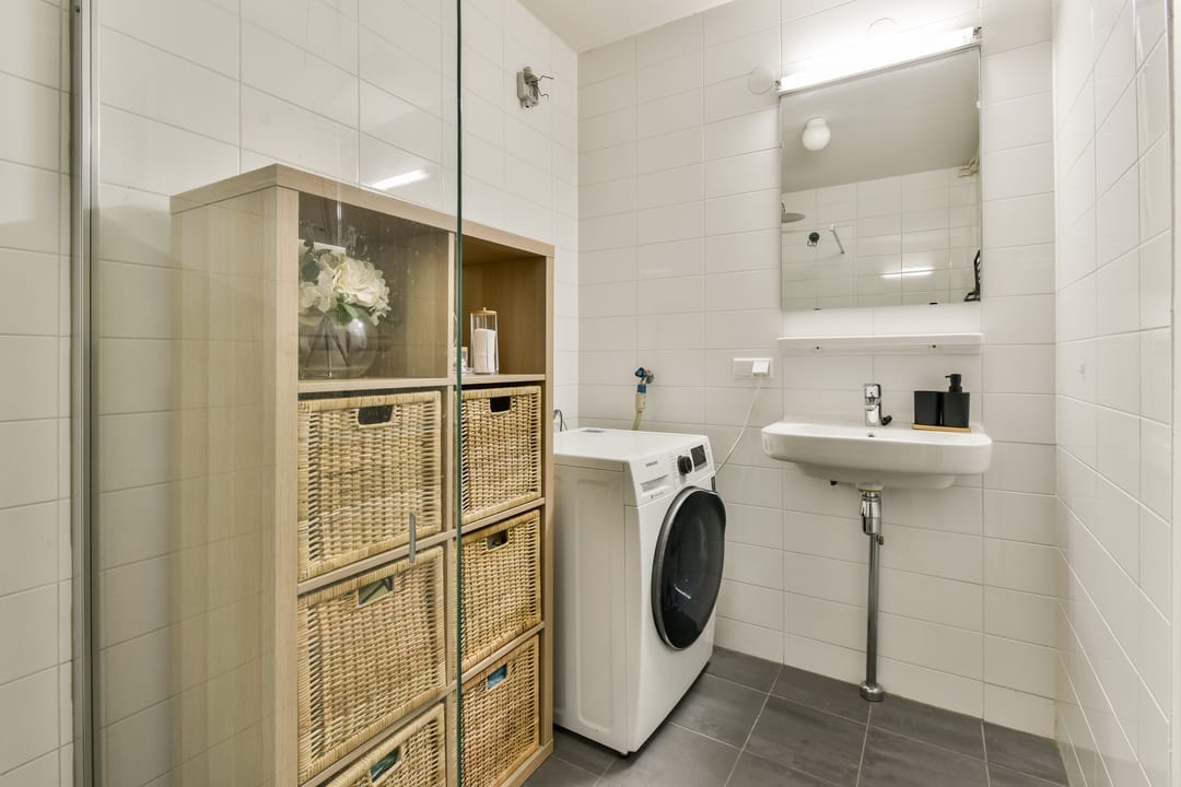 Renovated three-room apartment on 13th floor with panoramic views — 16