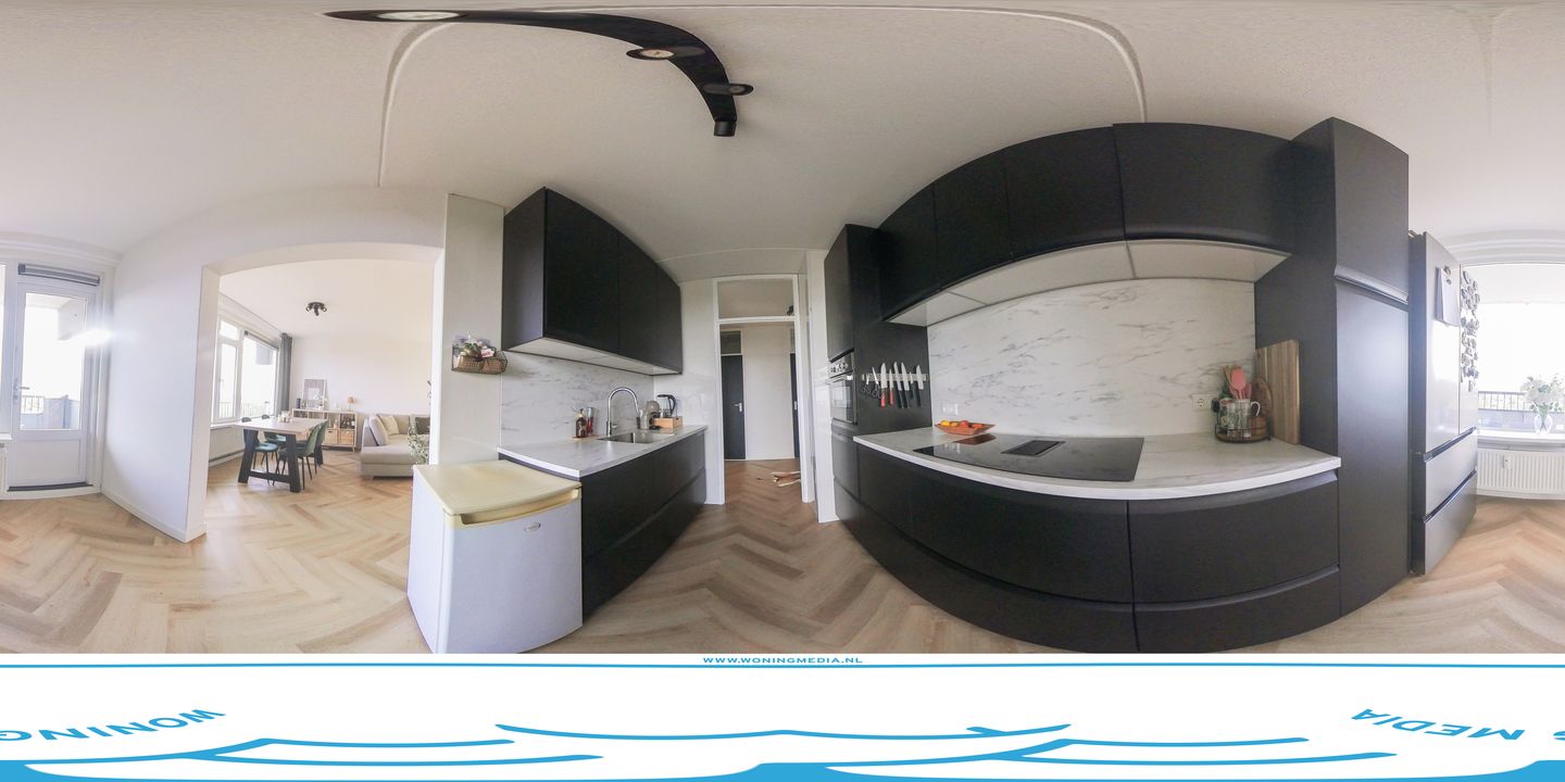 Renovated three-room apartment on 13th floor with panoramic views — 22