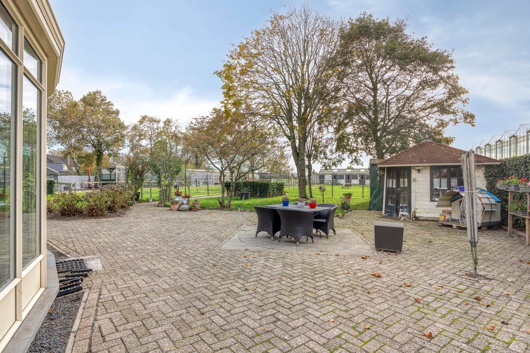 Detached Country Home with Equestrian Facilities on Over 14,000 m² of Land — 22