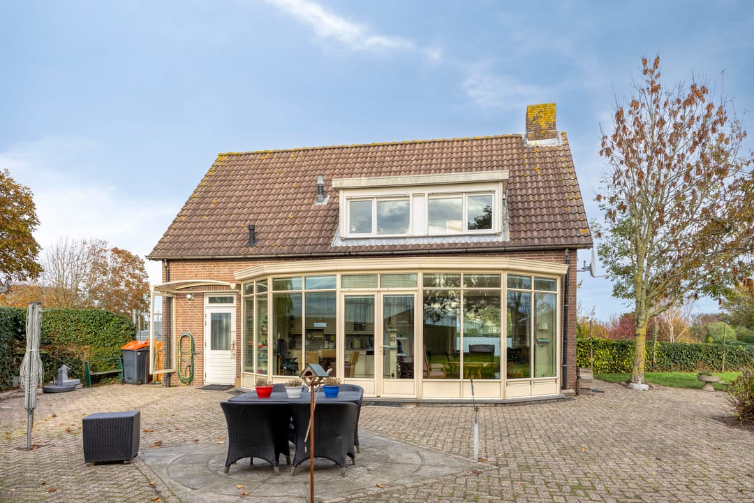 Detached Country Home with Equestrian Facilities on Over 14,000 m² of Land — 26