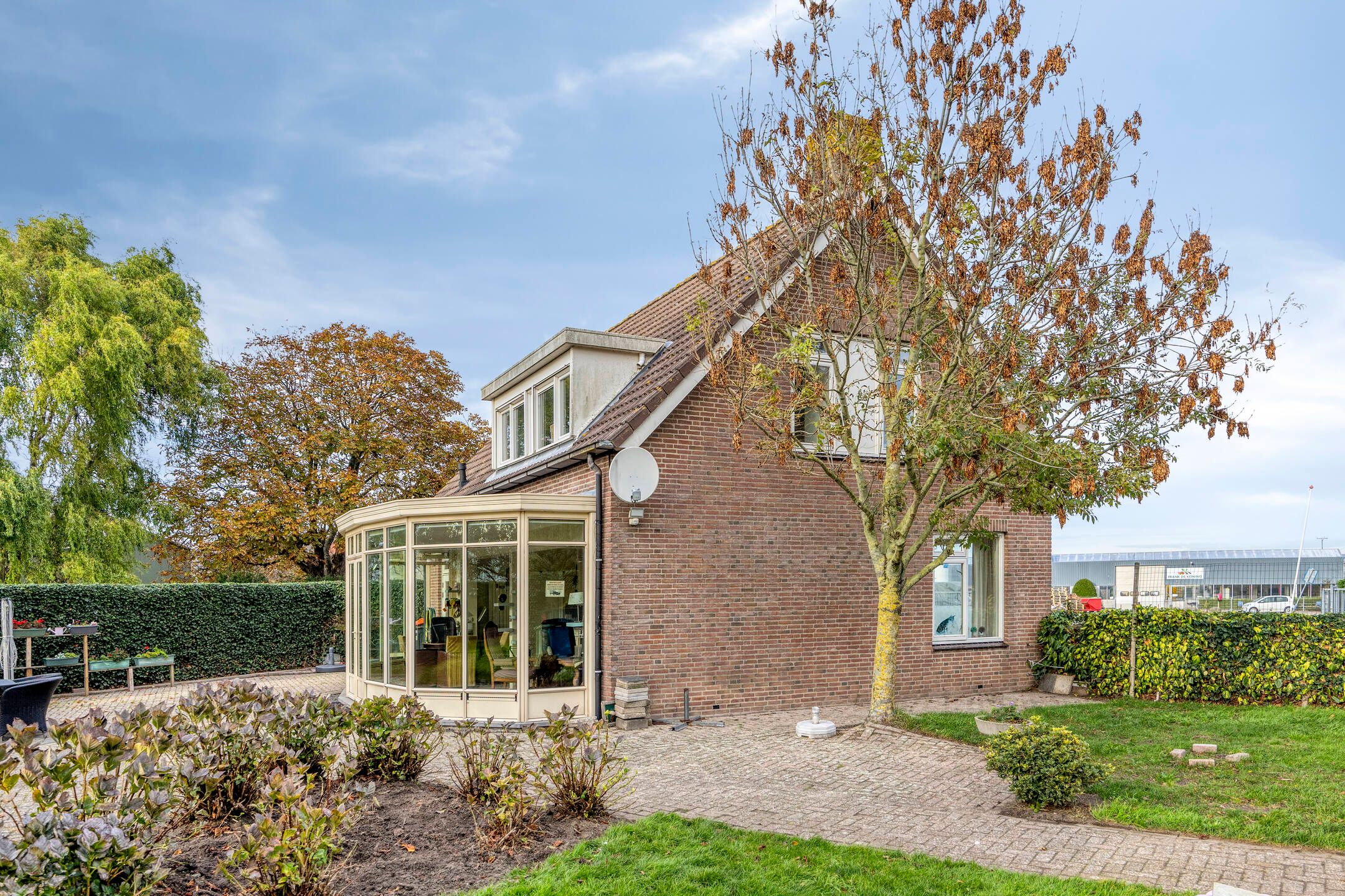 Detached Country Home with Equestrian Facilities on Over 14,000 m² of Land — 27