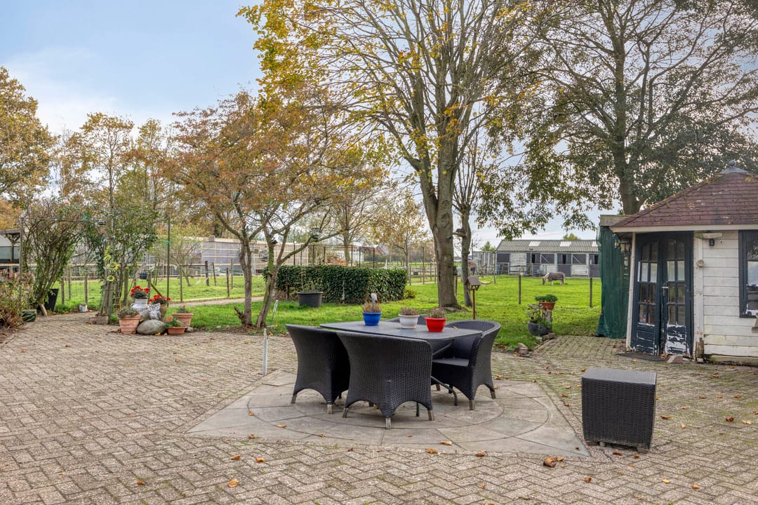 Detached Country Home with Equestrian Facilities on Over 14,000 m² of Land — 23