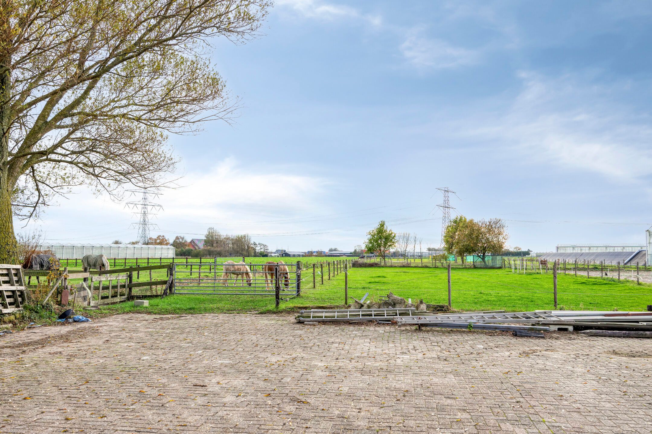 Detached Country Home with Equestrian Facilities on Over 14,000 m² of Land — 32