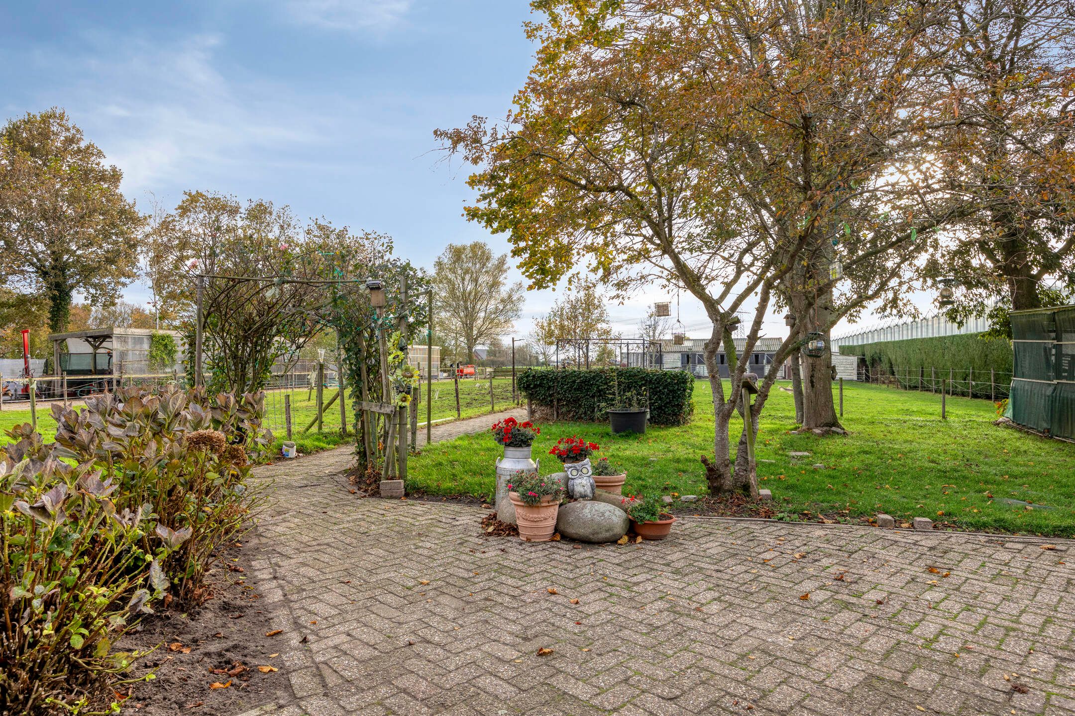 Detached Country Home with Equestrian Facilities on Over 14,000 m² of Land — 24