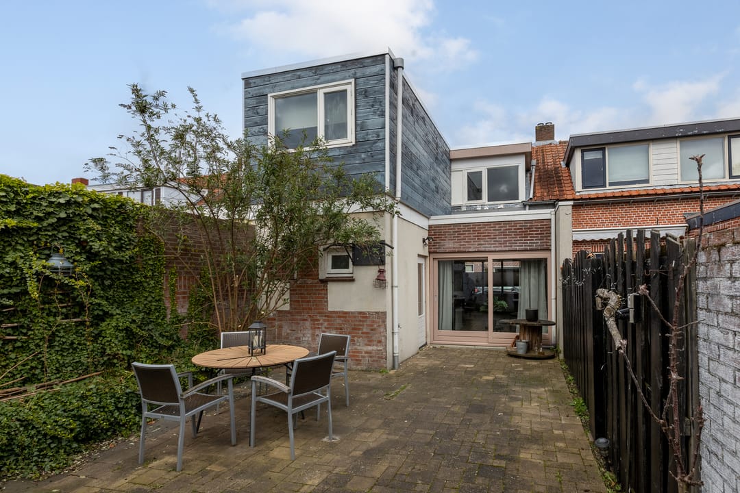 Starter home with sunny south-facing garden in Halsteren — 35