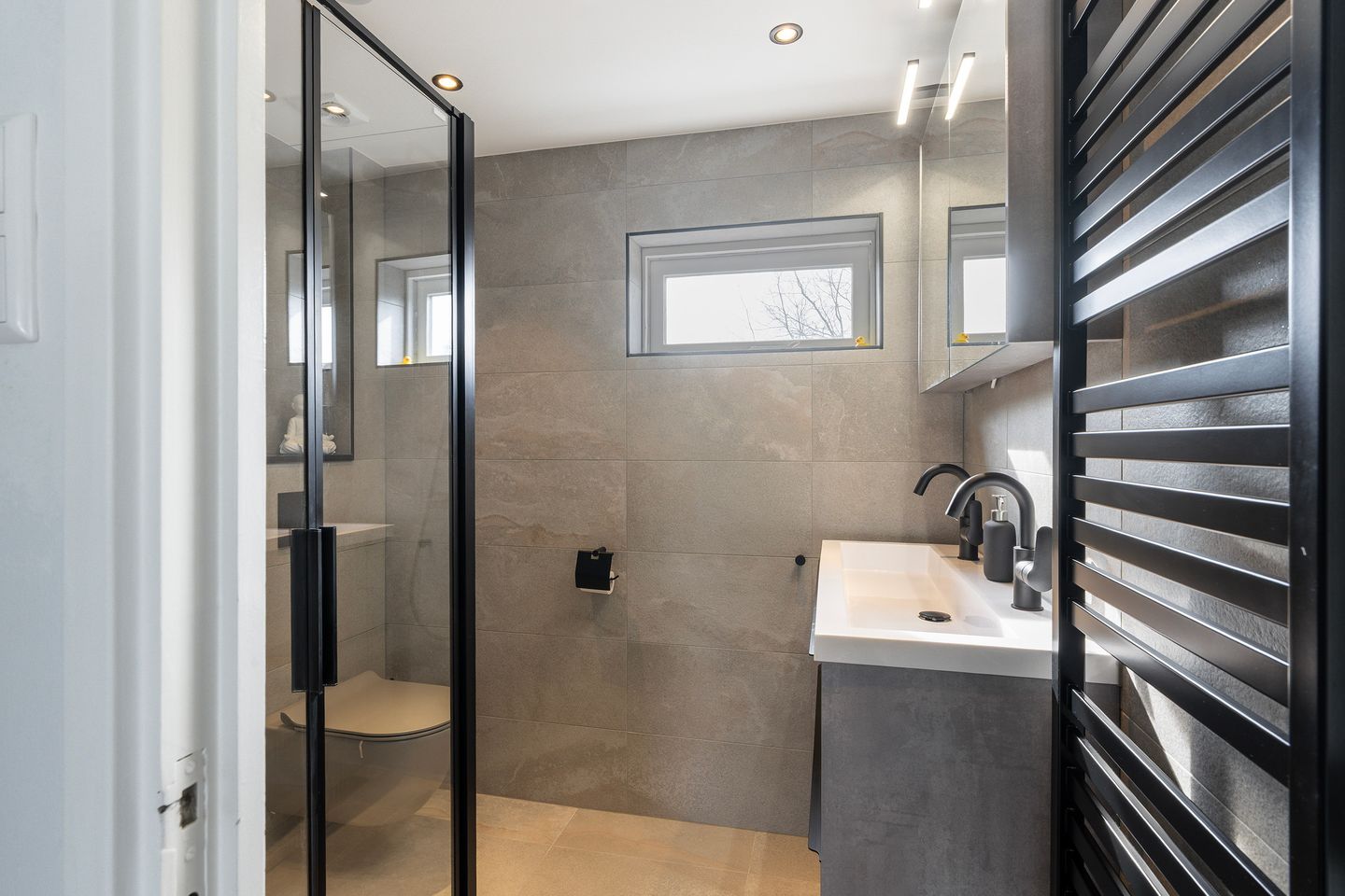 Foto 29 van Albertine Agneslaan 1