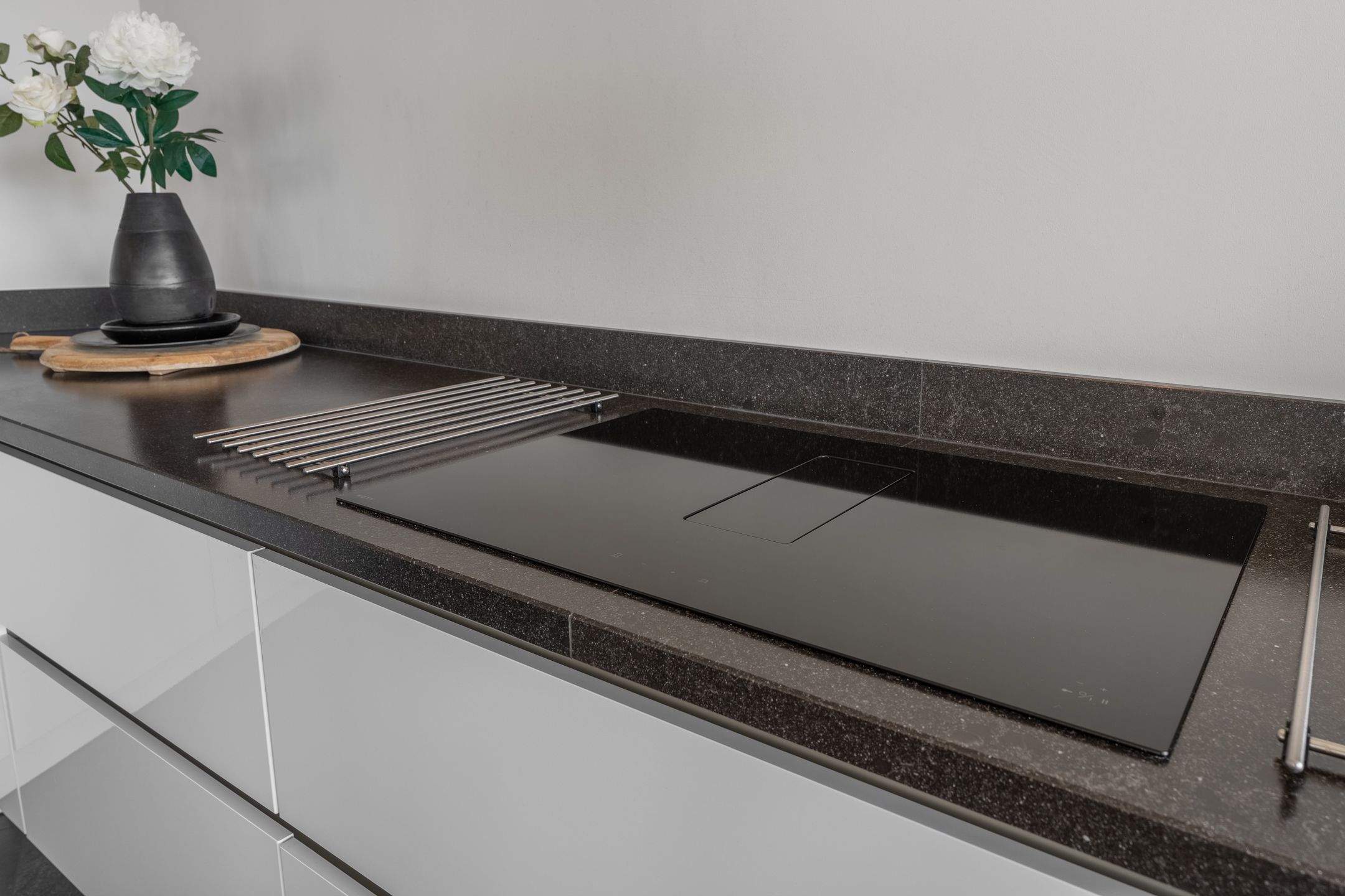 Modern ground-floor apartment with private parking in Hedel center — 21