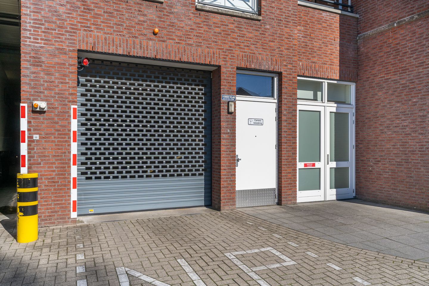 Modern ground-floor apartment with private parking in Hedel center — 26