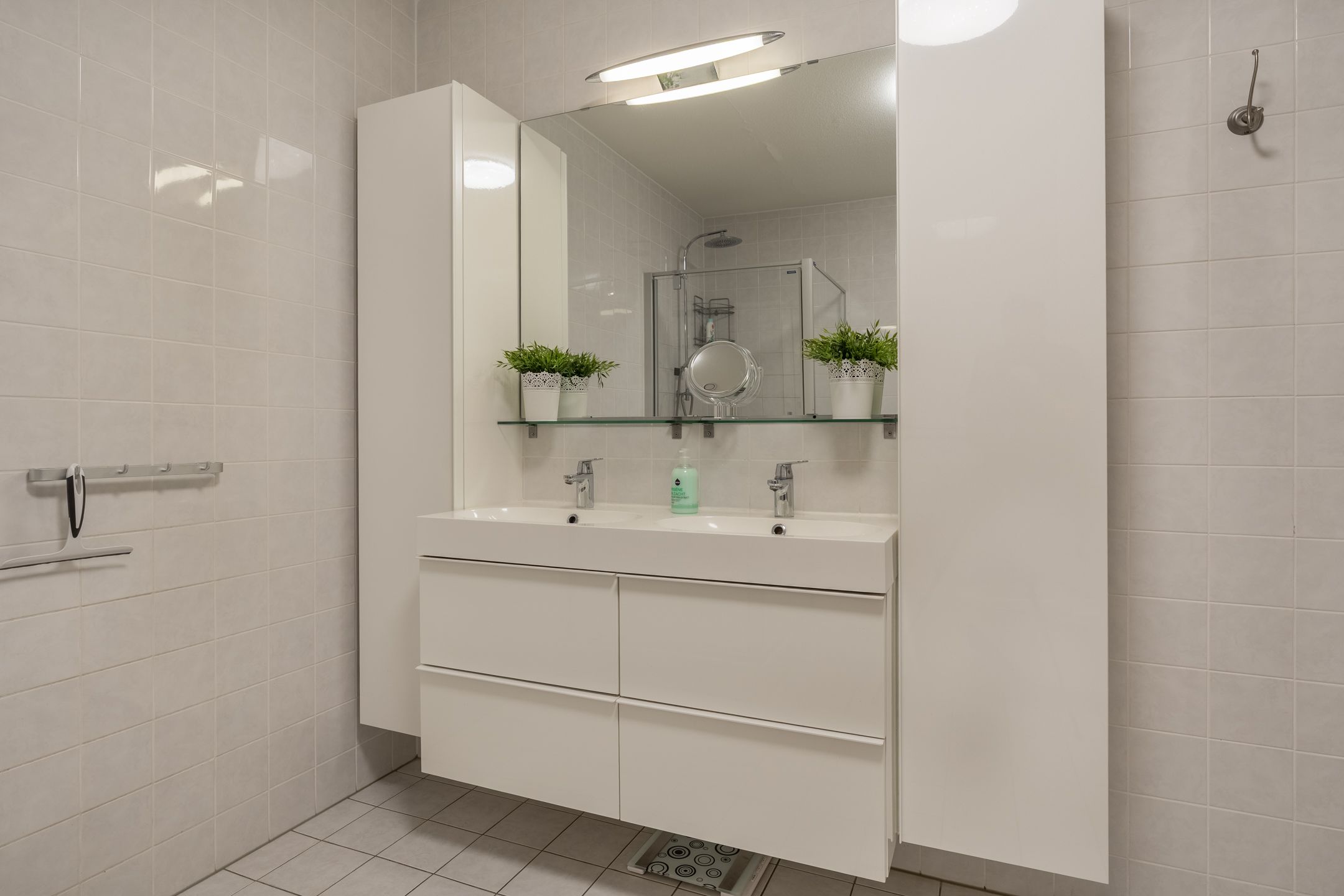 Modern ground-floor apartment with private parking in Hedel center — 15