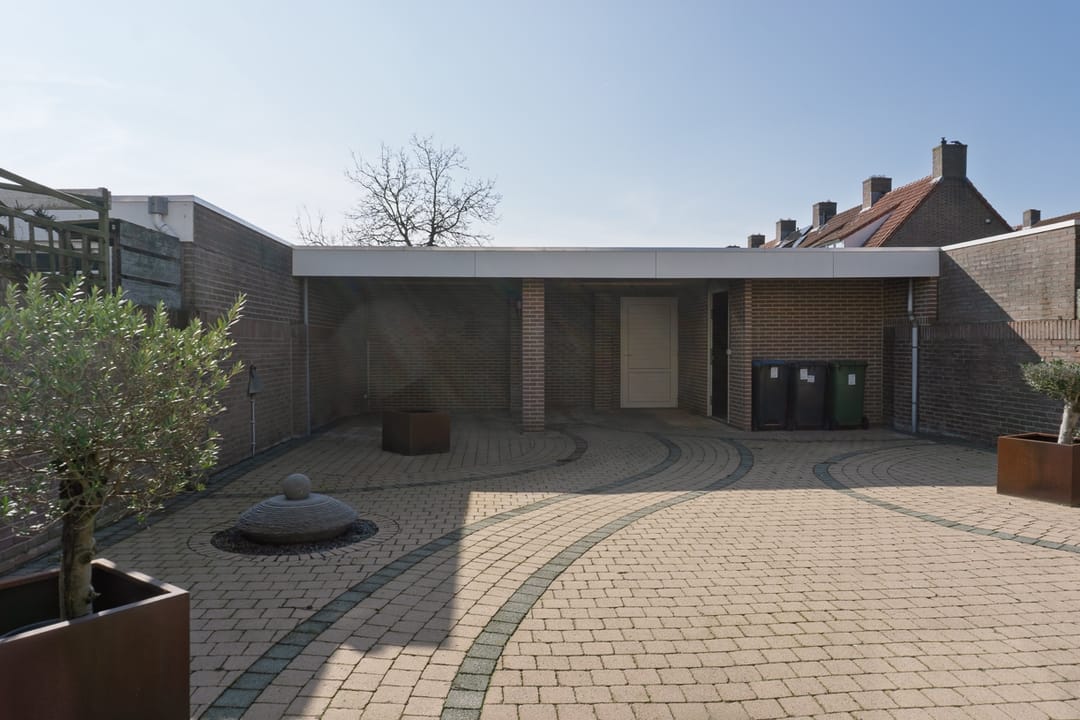 Spacious Semi-Detached Home with Large Garden in Warande-West — 16