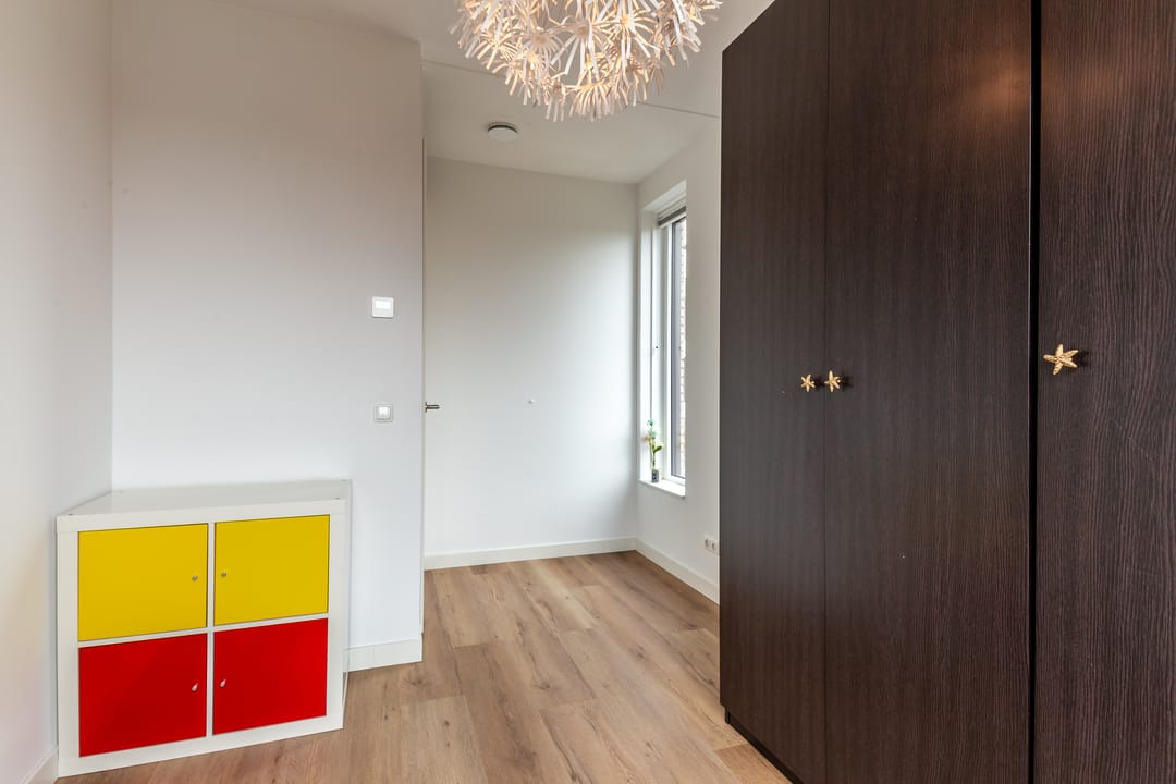 Detached Family Home in Nature Reserve with Five Bedrooms and Modern Amenities — 20