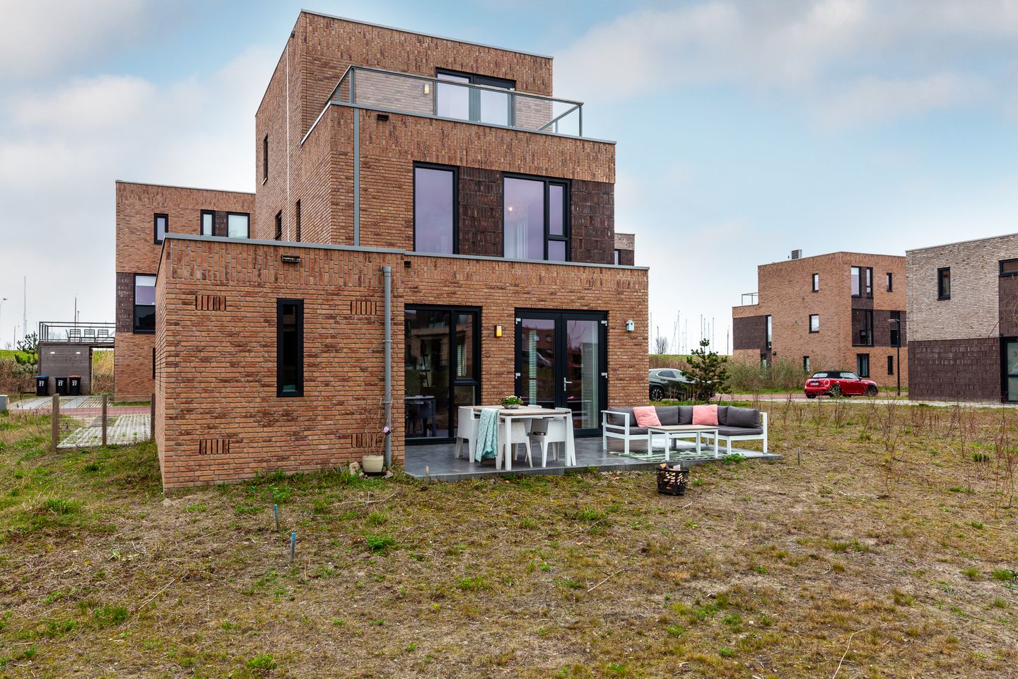 Detached Family Home in Nature Reserve with Five Bedrooms and Modern Amenities — 32