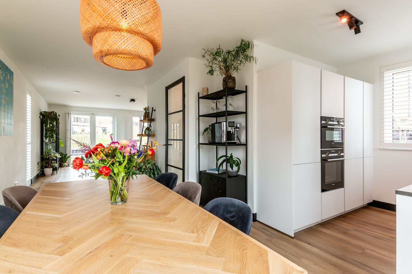 Detached Family Home in Nature Reserve with Five Bedrooms and Modern Amenities — 12