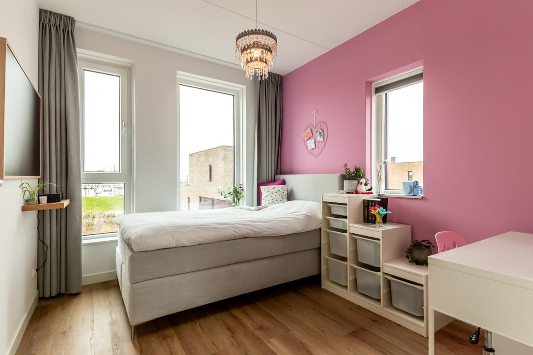 Detached Family Home in Nature Reserve with Five Bedrooms and Modern Amenities — 29