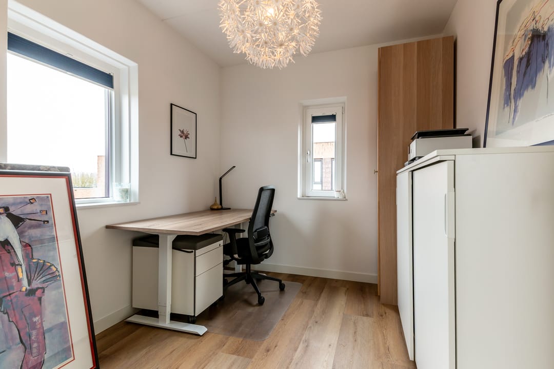 Detached Family Home in Nature Reserve with Five Bedrooms and Modern Amenities — 21