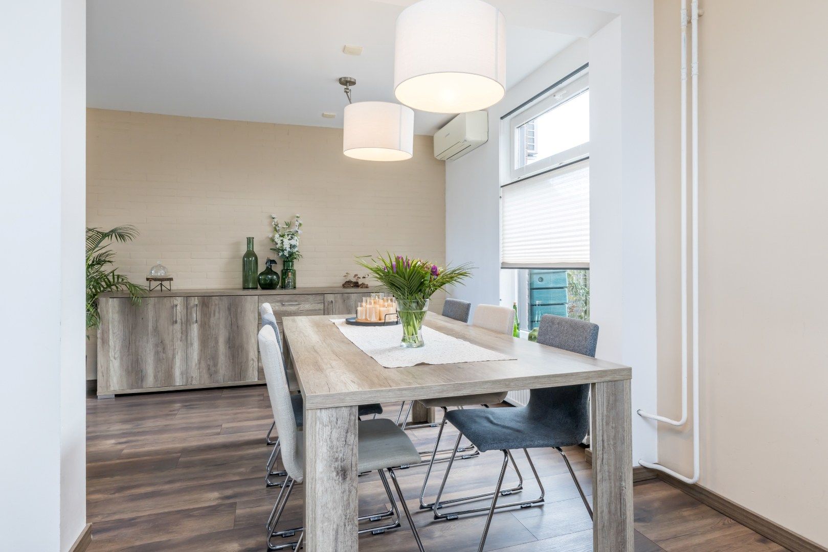 Fully Renovated Semi-Detached Home with Large Garden and Multifunctional Garden Room — 18