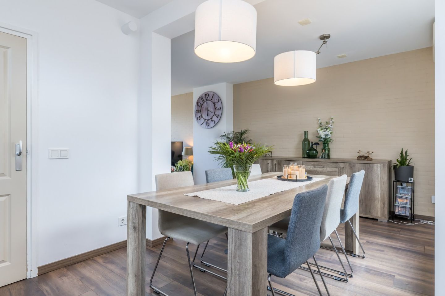 Fully Renovated Semi-Detached Home with Large Garden and Multifunctional Garden Room — 19