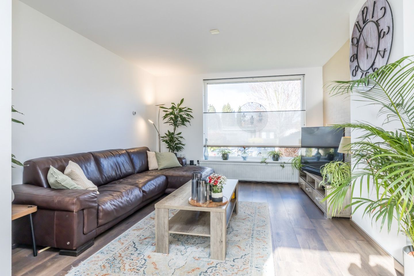 Fully Renovated Semi-Detached Home with Large Garden and Multifunctional Garden Room — 14