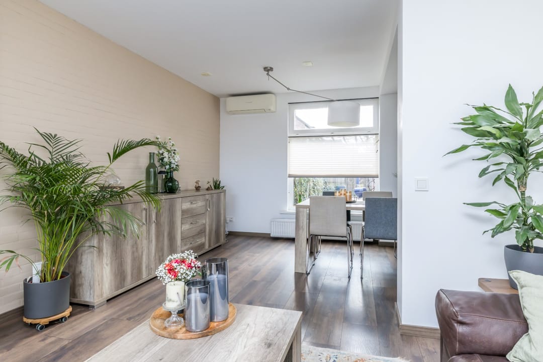 Fully Renovated Semi-Detached Home with Large Garden and Multifunctional Garden Room — 17