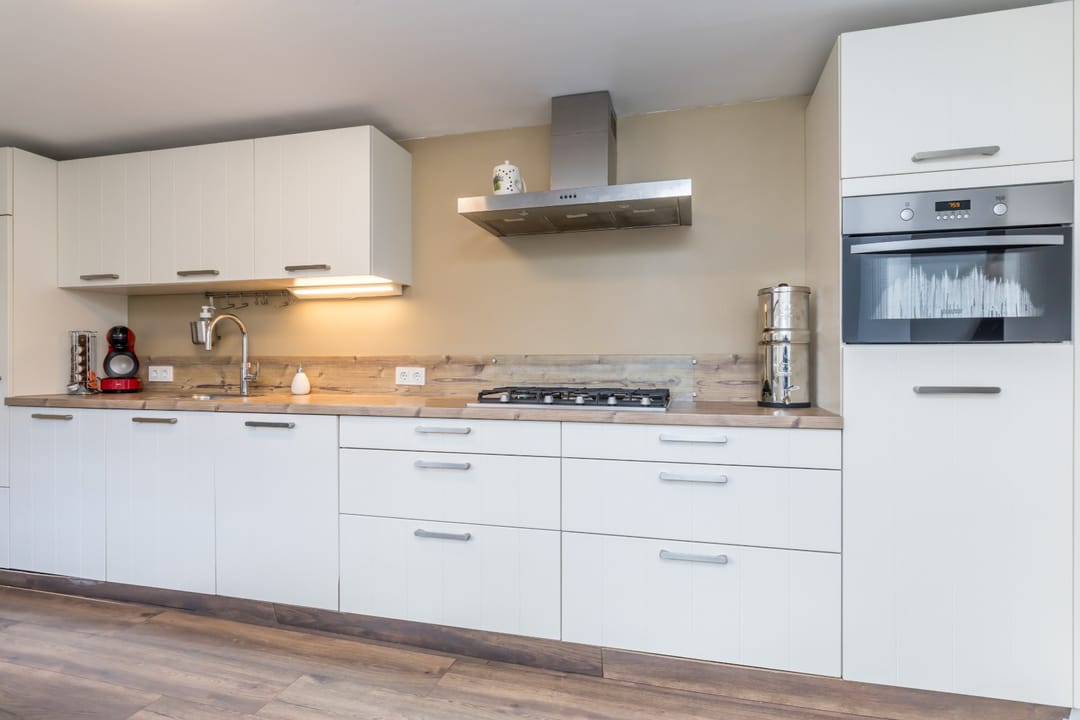 Fully Renovated Semi-Detached Home with Large Garden and Multifunctional Garden Room — 22
