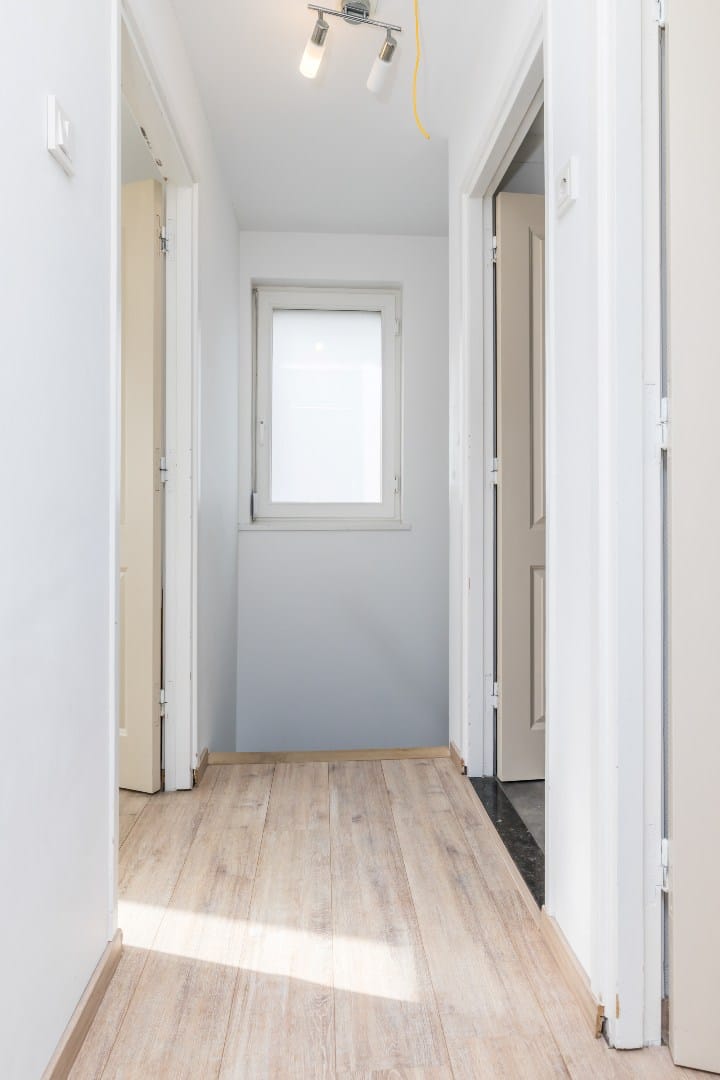 Fully Renovated Semi-Detached Home with Large Garden and Multifunctional Garden Room — 28