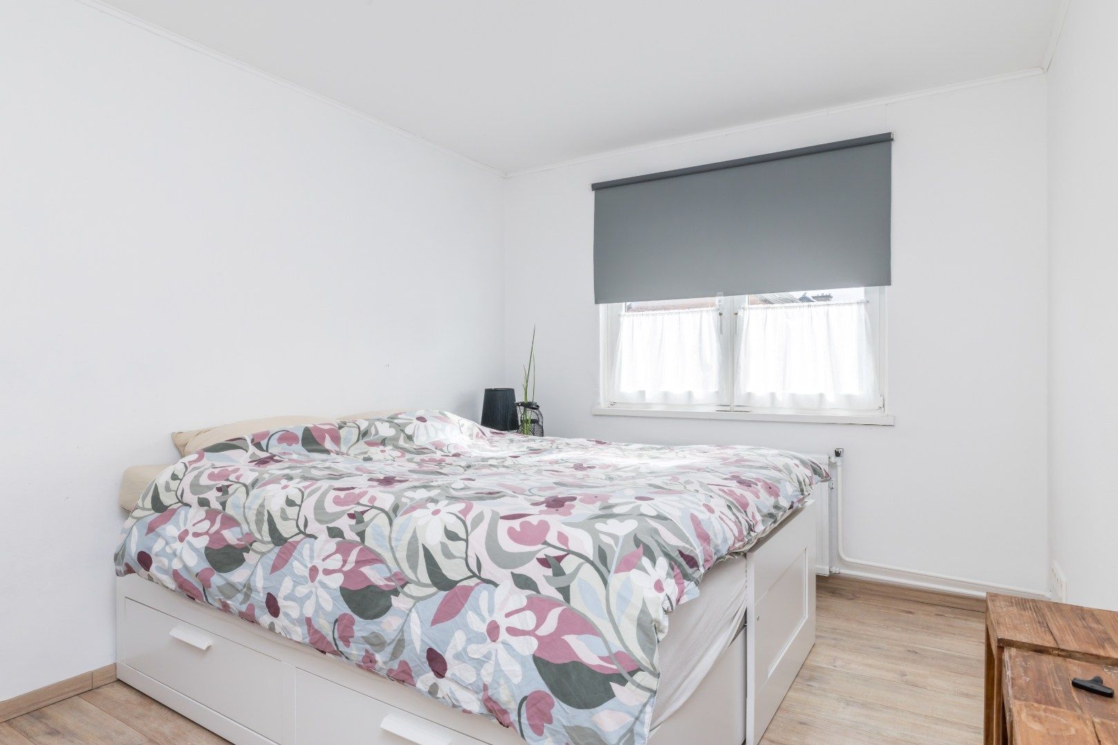 Fully Renovated Semi-Detached Home with Large Garden and Multifunctional Garden Room — 33