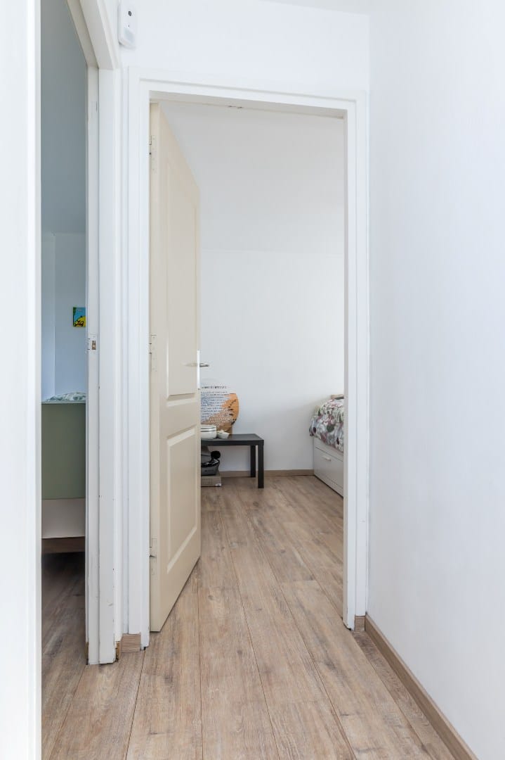 Fully Renovated Semi-Detached Home with Large Garden and Multifunctional Garden Room — 29
