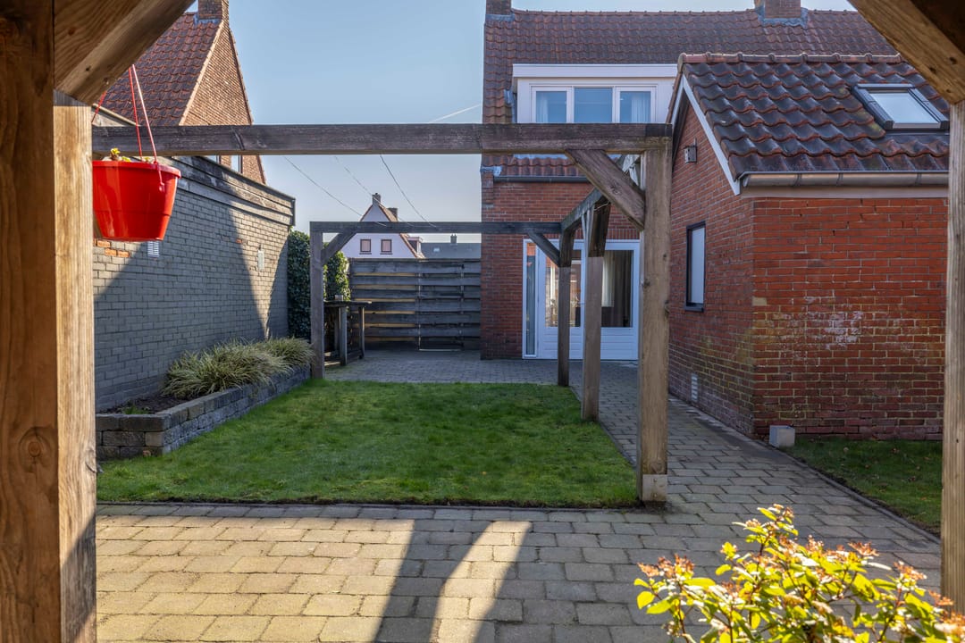 Modern Move-in Ready Home with Sunny West-Facing Garden in Surhuisterveen — 31