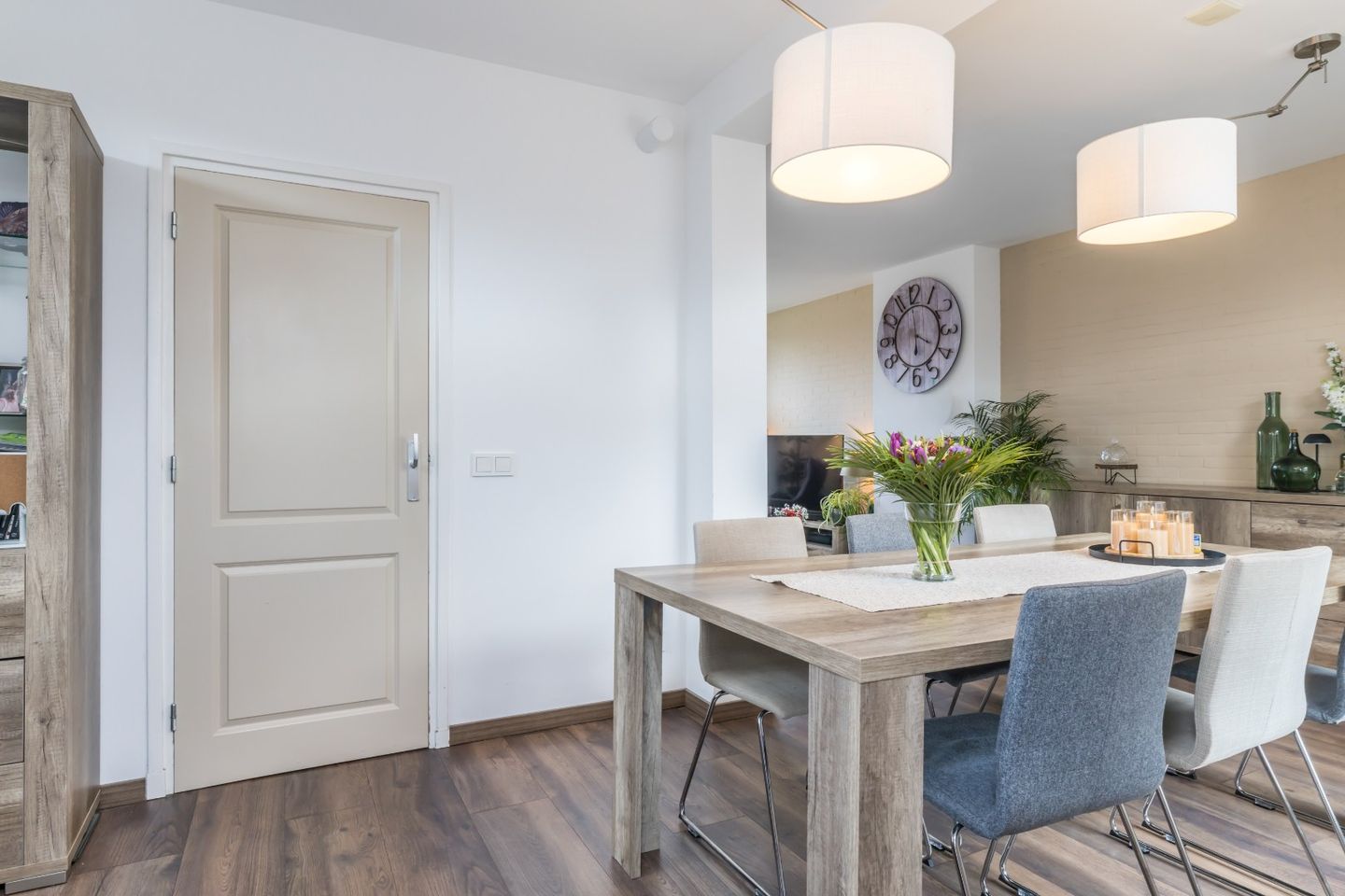 Fully Renovated Semi-Detached Home with Large Garden and Multifunctional Garden Room — 20