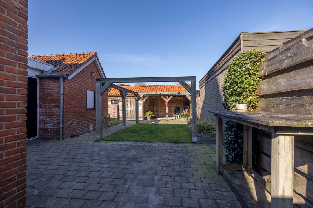 Modern Move-in Ready Home with Sunny West-Facing Garden in Surhuisterveen — 36