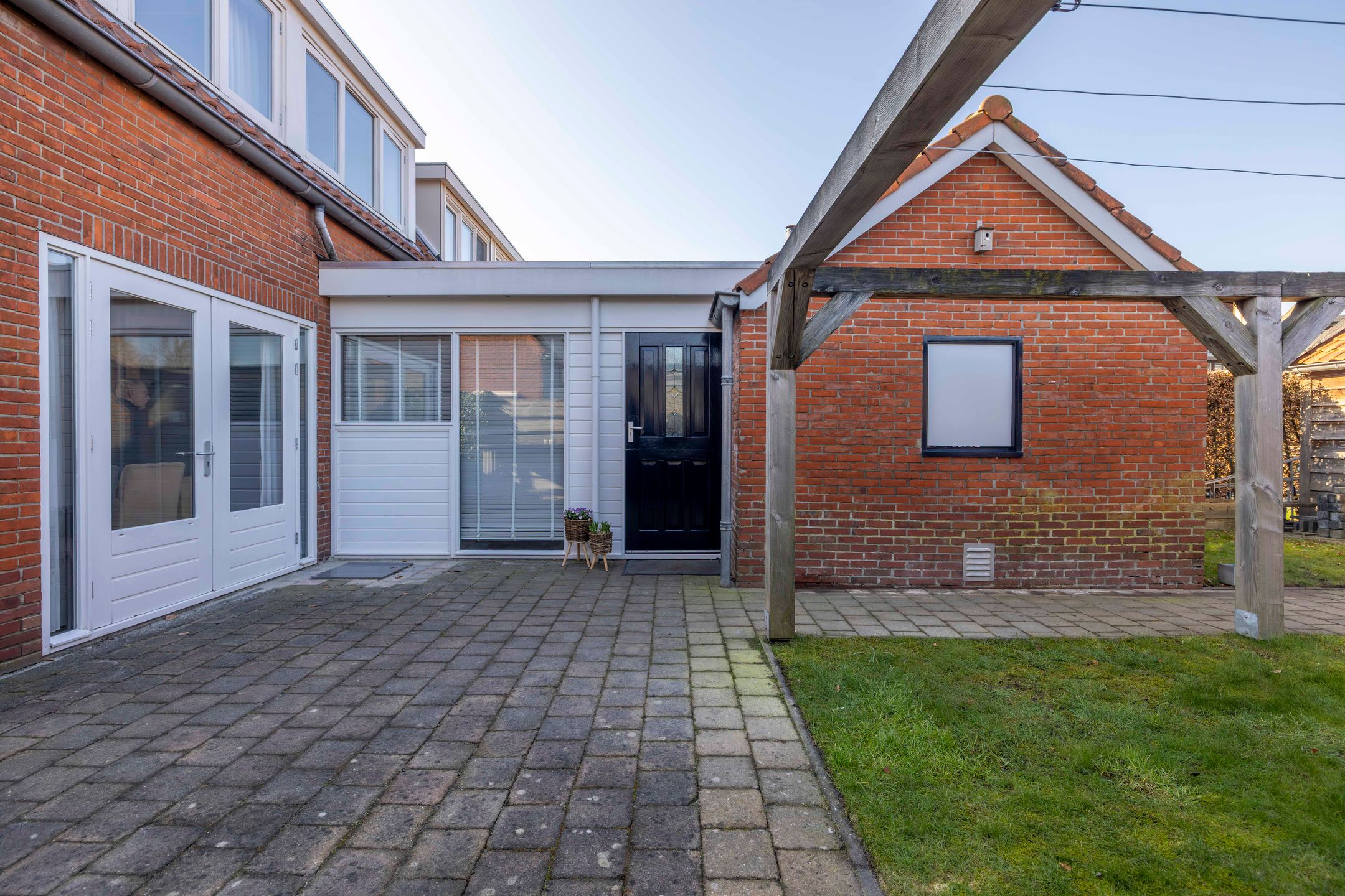 Modern Move-in Ready Home with Sunny West-Facing Garden in Surhuisterveen — 32