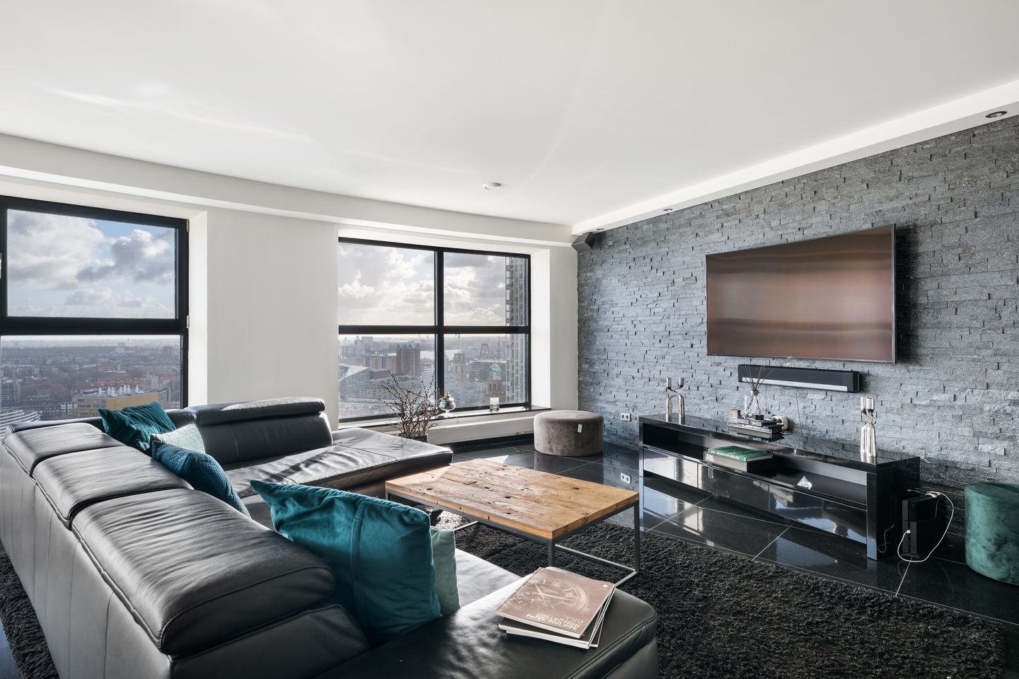 Photo 5 of Weena 301