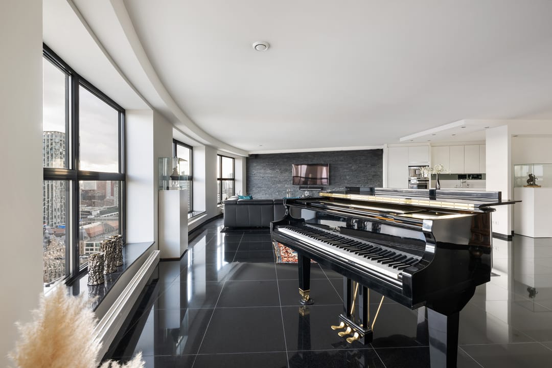 Photo 7 of Weena 301