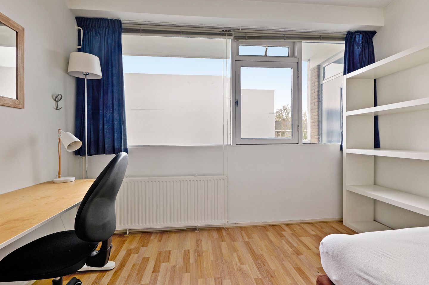 Spacious 4-Room Corner Apartment in Buitenveldert with Room Rental Permit — 18