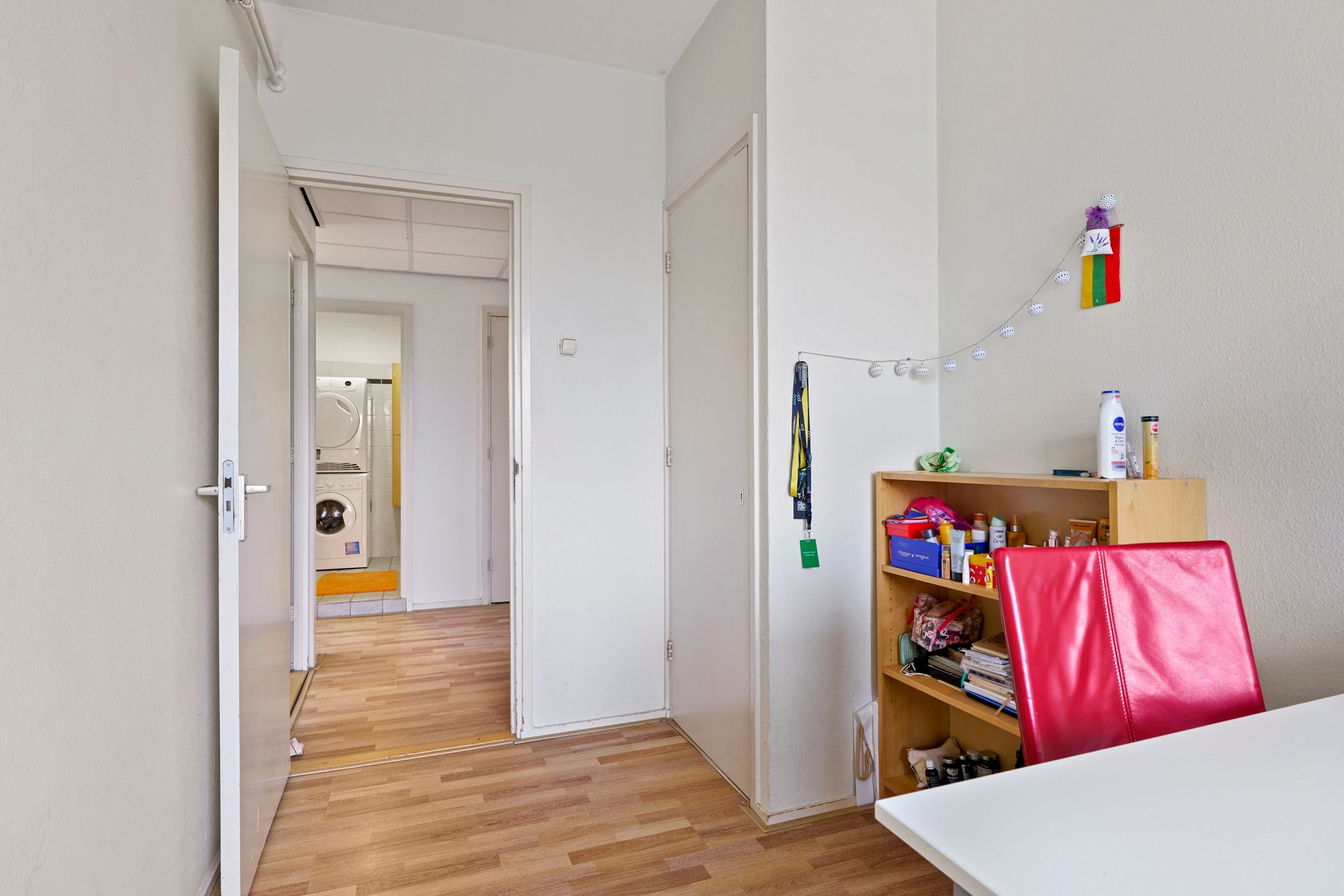 Spacious 4-Room Corner Apartment in Buitenveldert with Room Rental Permit — 14