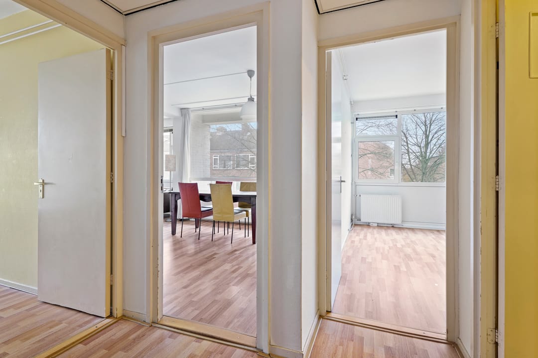 Spacious 4-Room Corner Apartment in Buitenveldert with Room Rental Permit — 15