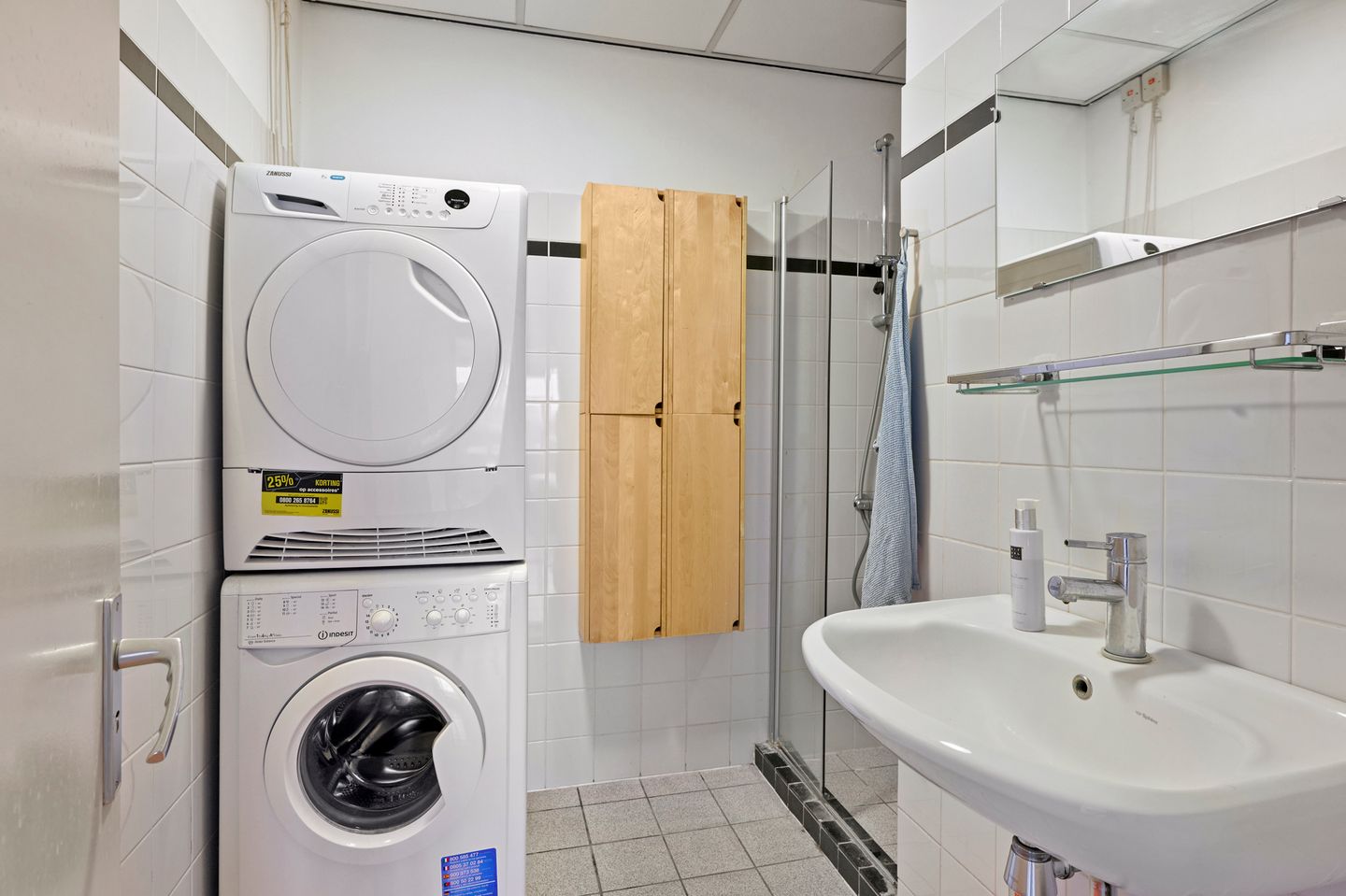 Spacious 4-Room Corner Apartment in Buitenveldert with Room Rental Permit — 19