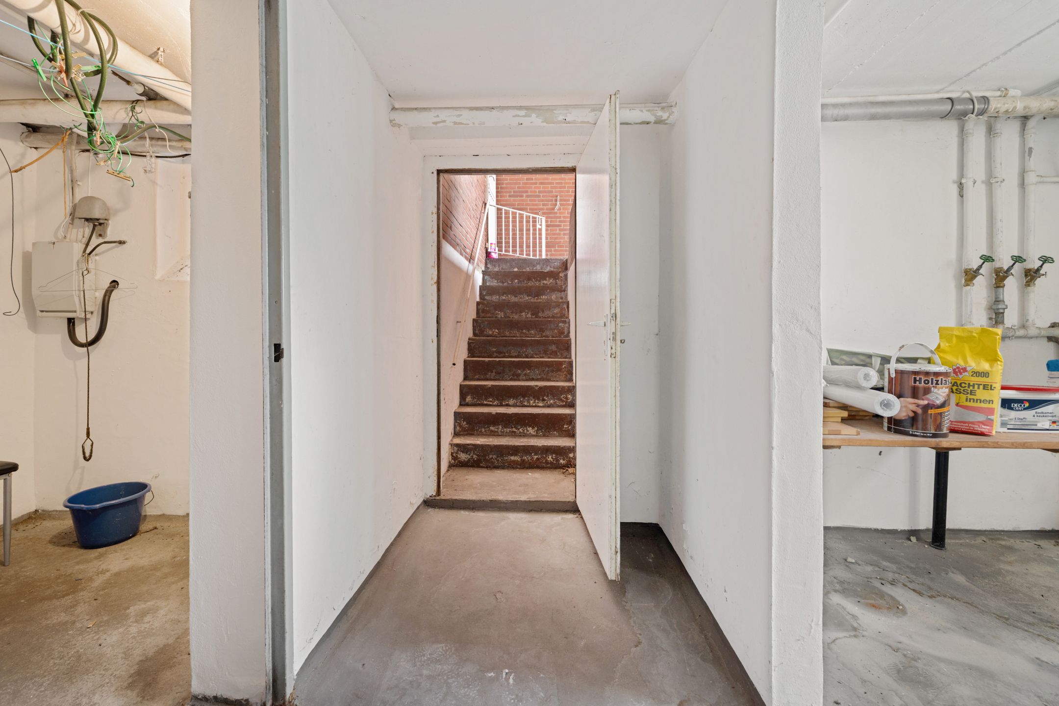 Rural former bridge keeper's house with spacious plot near the Dutch border — 31