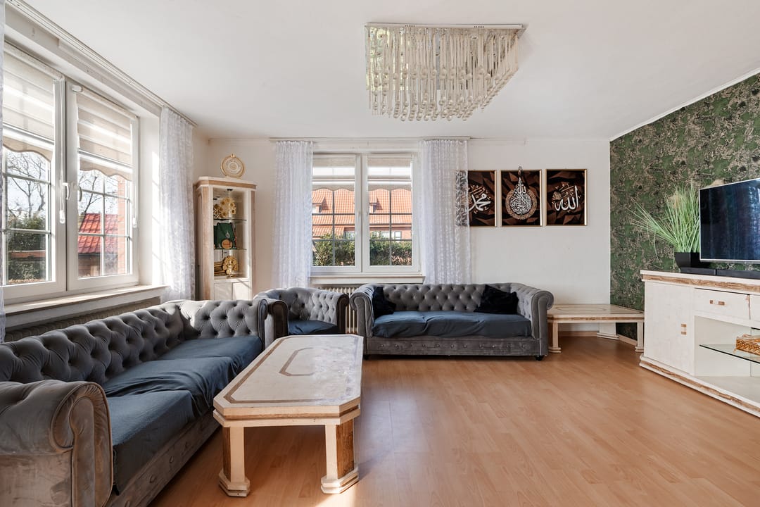 Rural former bridge keeper's house with spacious plot near the Dutch border — 12