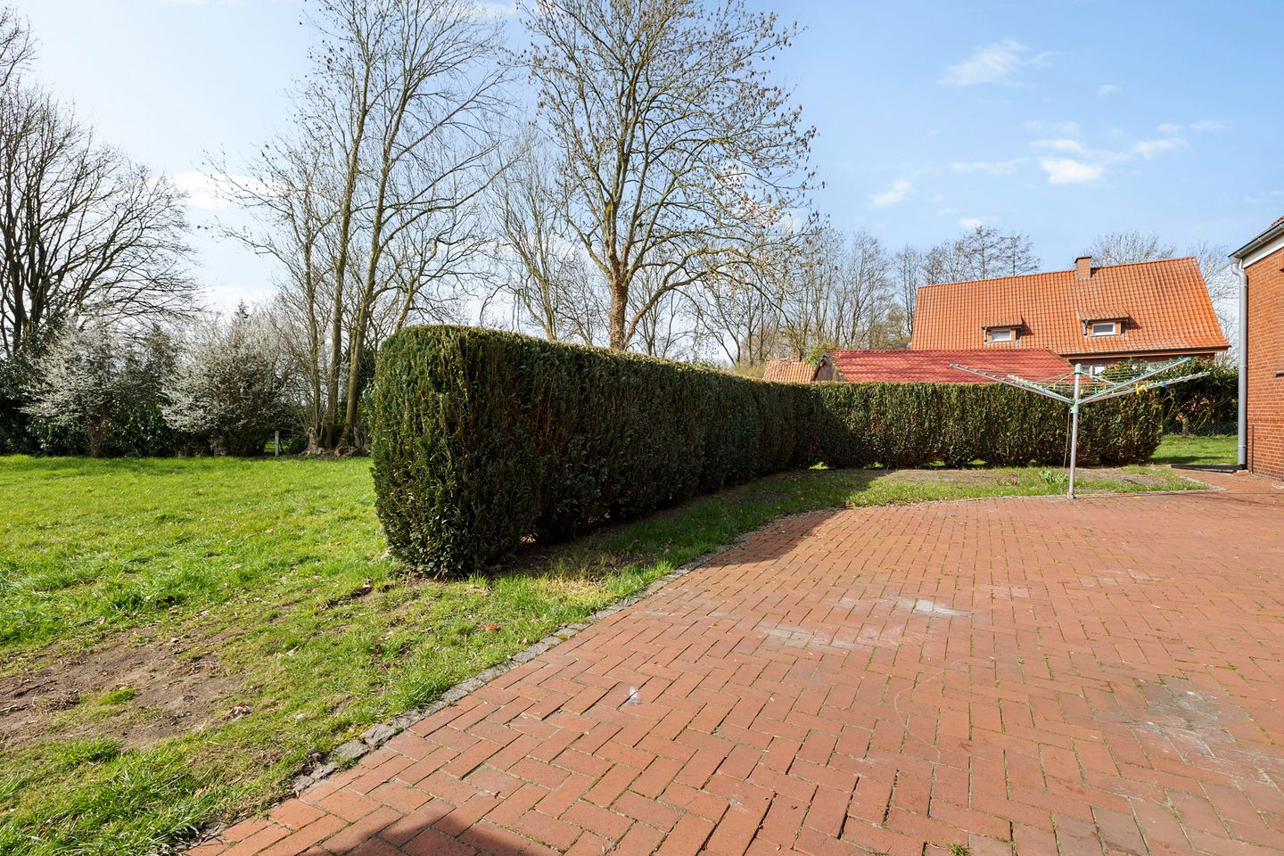 Rural former bridge keeper's house with spacious plot near the Dutch border — 29