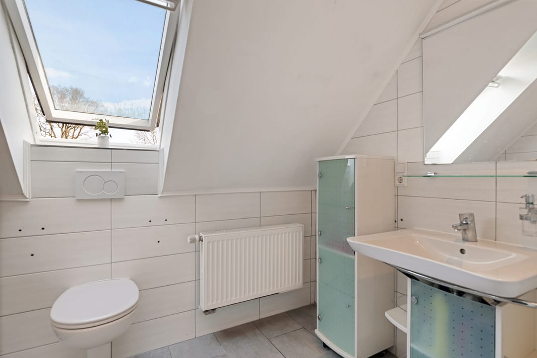 Rural former bridge keeper's house with spacious plot near the Dutch border — 22