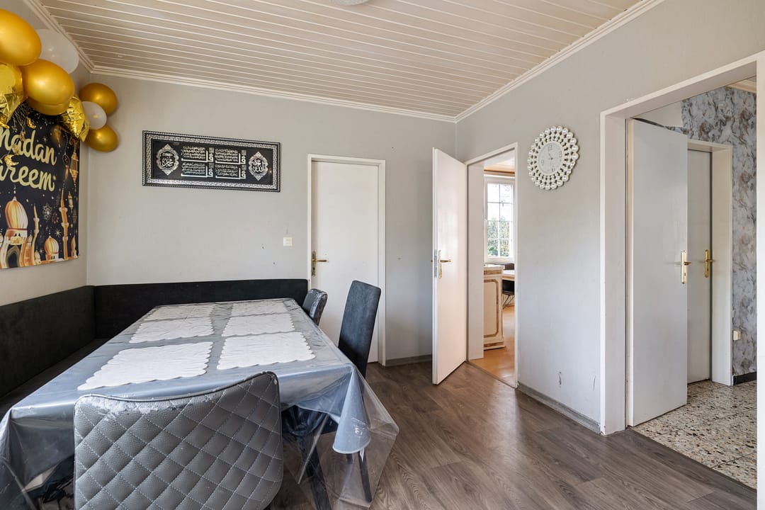 Rural former bridge keeper's house with spacious plot near the Dutch border — 16