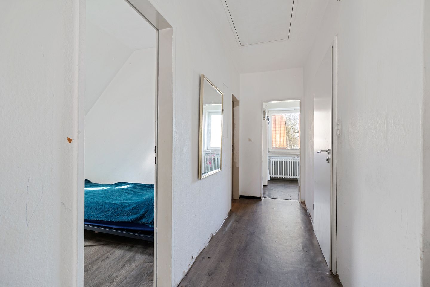 Rural former bridge keeper's house with spacious plot near the Dutch border — 17