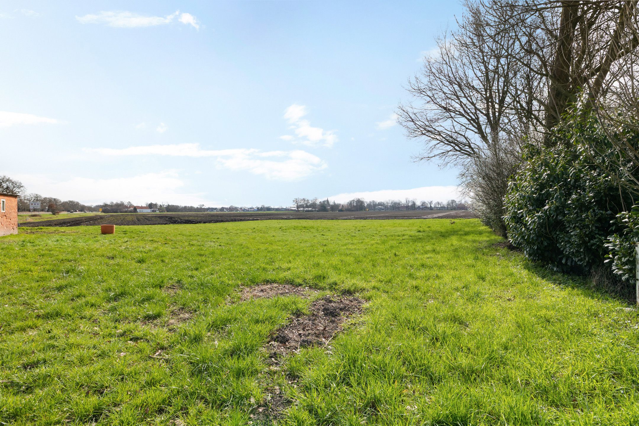 Rural former bridge keeper's house with spacious plot near the Dutch border — 25