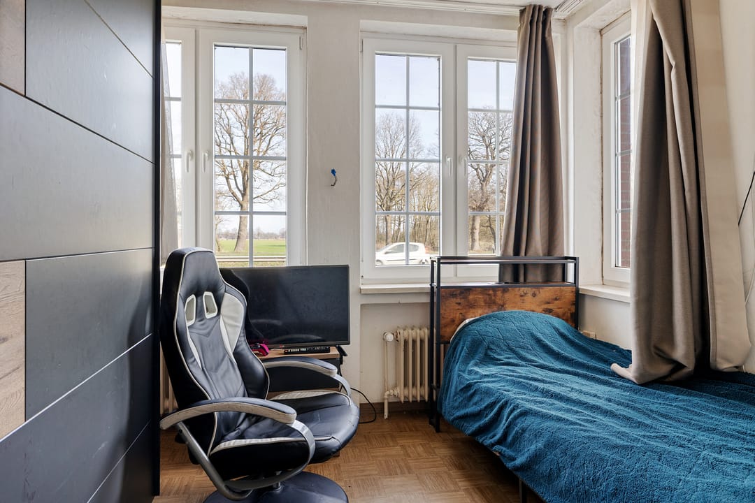 Rural former bridge keeper's house with spacious plot near the Dutch border — 24