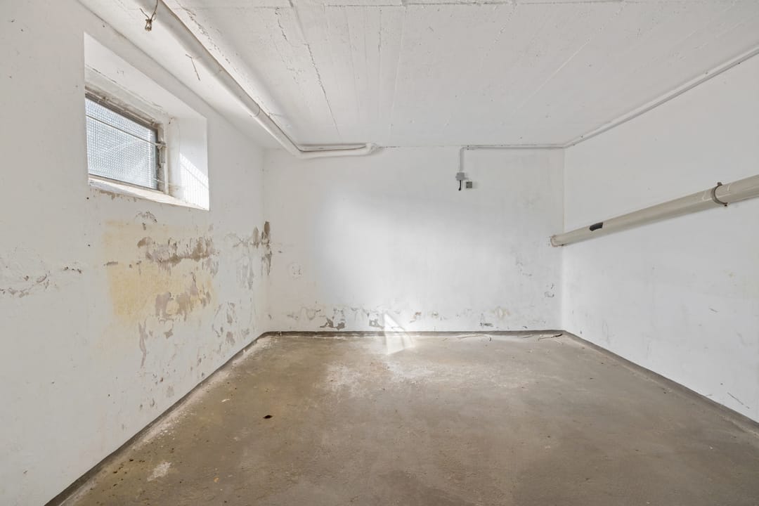 Rural former bridge keeper's house with spacious plot near the Dutch border — 33
