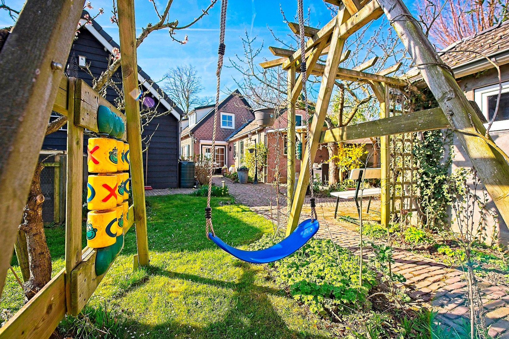 Detached Country Home with Garage and Large Garden in Bruchem — 20