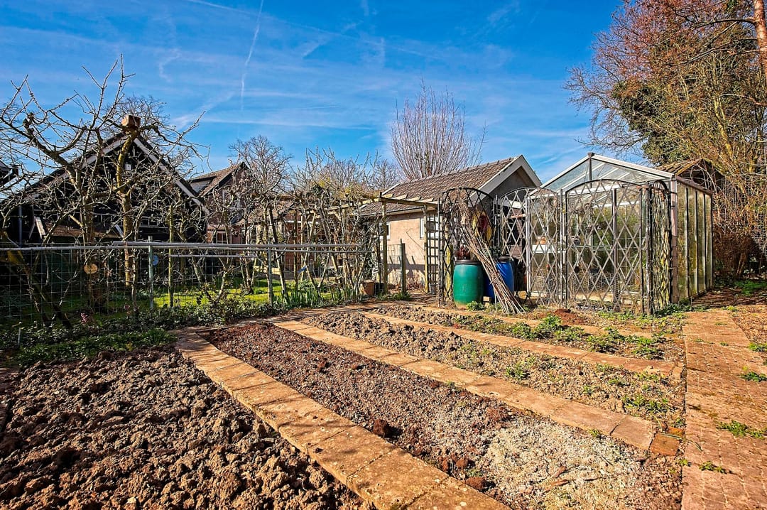 Detached Country Home with Garage and Large Garden in Bruchem — 22