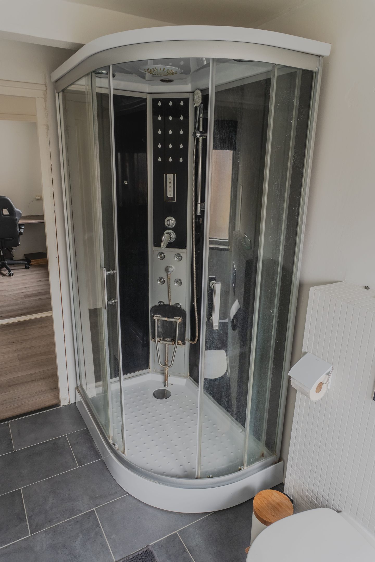 Spacious semi-detached home with new kitchen in Wolphaartsdijk — 40