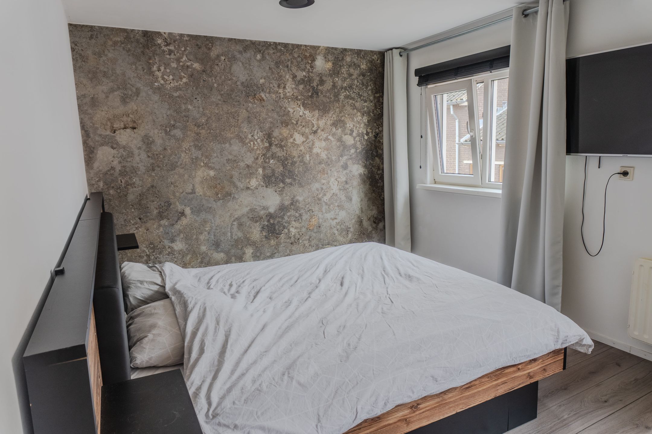 Spacious semi-detached home with new kitchen in Wolphaartsdijk — 33